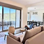 Topos Luxury Heraion 아파트호텔