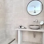 Topos Luxury Heraion 아파트호텔 루트라키