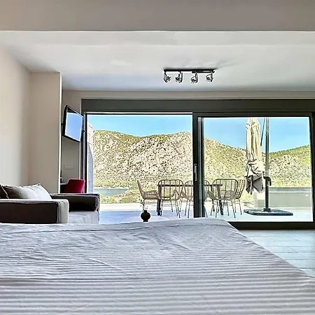 Topos Luxury Heraion