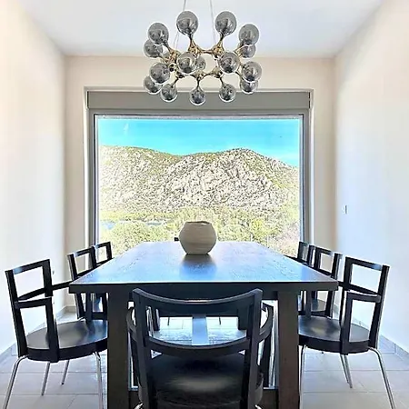 아파트호텔 Topos Luxury Heraion 루트라키
