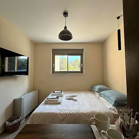 Topos Luxury Heraion 아파트호텔