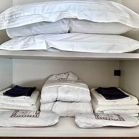 Topos Luxury Heraion 아파트호텔 4*