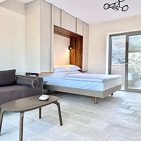 Topos Luxury Heraion 4* 루트라키