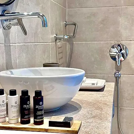 Topos Luxury Heraion 아파트호텔 루트라키