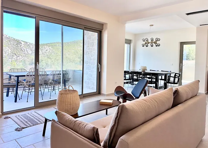 Topos Luxury Heraion Apart-hotel