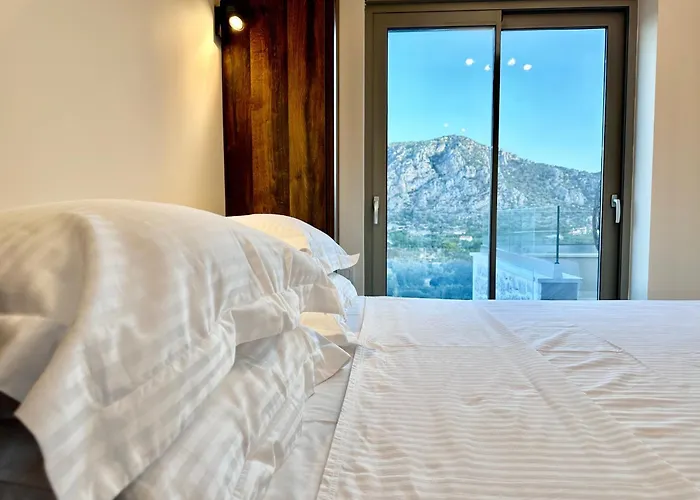 Topos Luxury Heraion